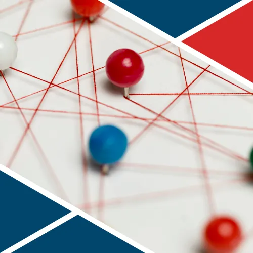 Fili rossi collegano puntine colorate su una mappa concettuale, simbolo dello sviluppo della rete di vendita.